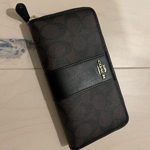 COACH Outlet Long Zip Around Wallet In Signature Canvas